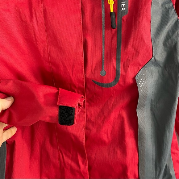 Gore-Tex Red and Gray Rain Jacket Outdoor Sport - Picture 10 of 12